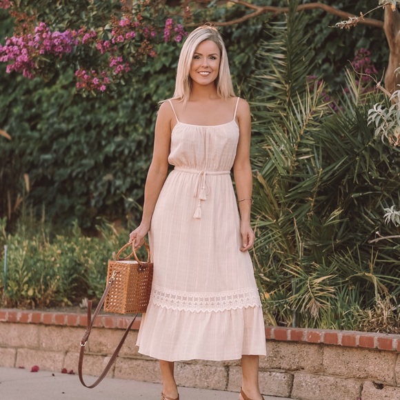 🌿 The Olivia Textured Crochet Lace Dress - Picture 7 of 8